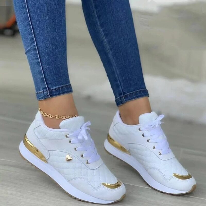 Sapatos casuais do esporte